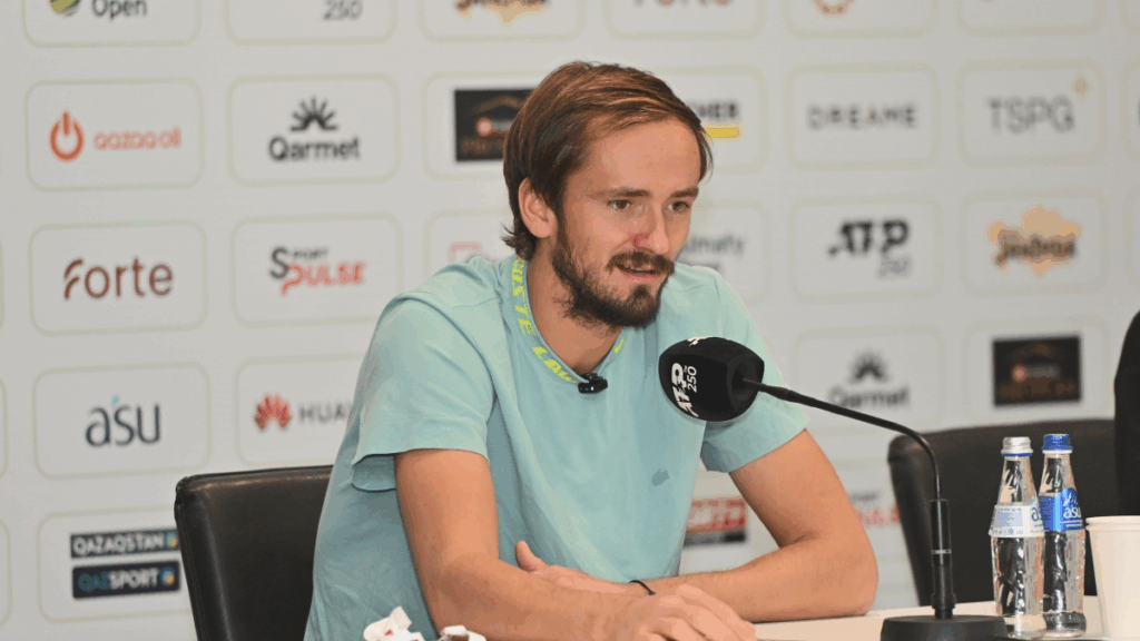 Теннисист Даниил Медведев рассказал о шансах пробиться на итоговый турнир ATP