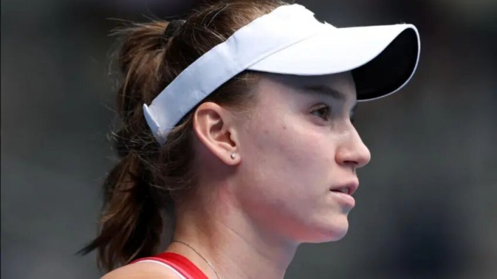 Рыбакина обыграла Анисимову в стартовом матче турнира WTA