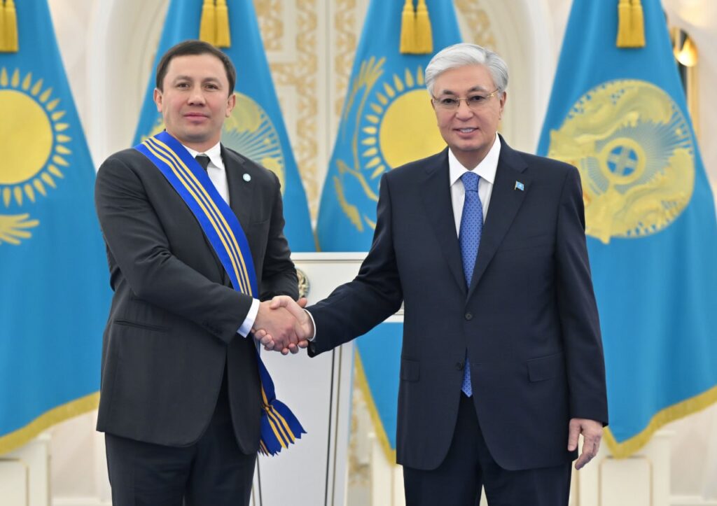 Токаев вручил Геннадию Головкину орден «Барыс» Геннадий Головкин