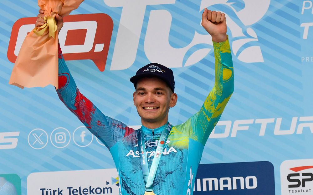 Что стоит за переходом велогонщика Льва Гонова в основную команду XDS Astana Team Лев Гонов