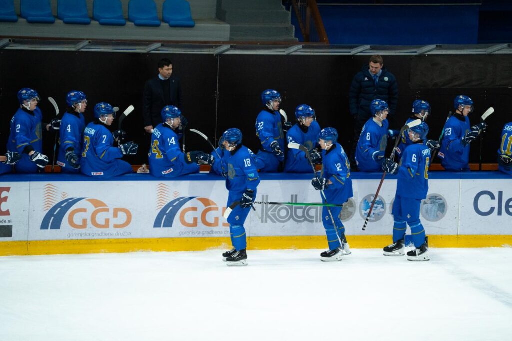 Казахстан разгромил Францию на молодёжном чемпионате мира по хоккею