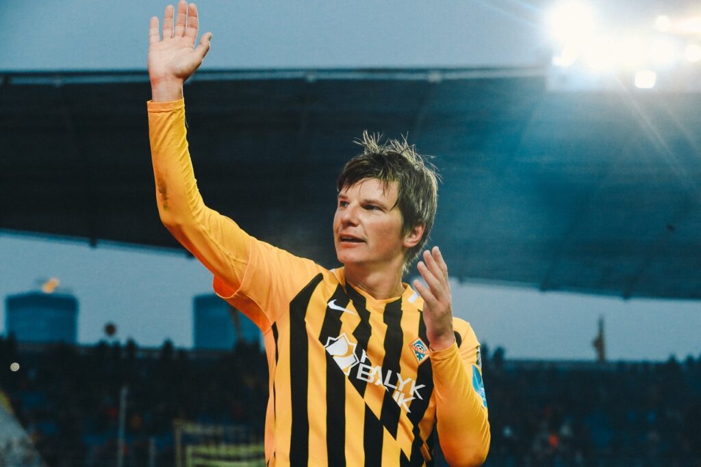 «Нужно хлопнуть дверью!»: Аршавин поддержал «Кайрат» перед матчем с Арсеналом андрей аршавин