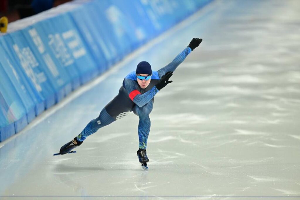 Олимпиада-2026: казахстанский конькобежец вошел в ТОП-10 спортсменов мира
