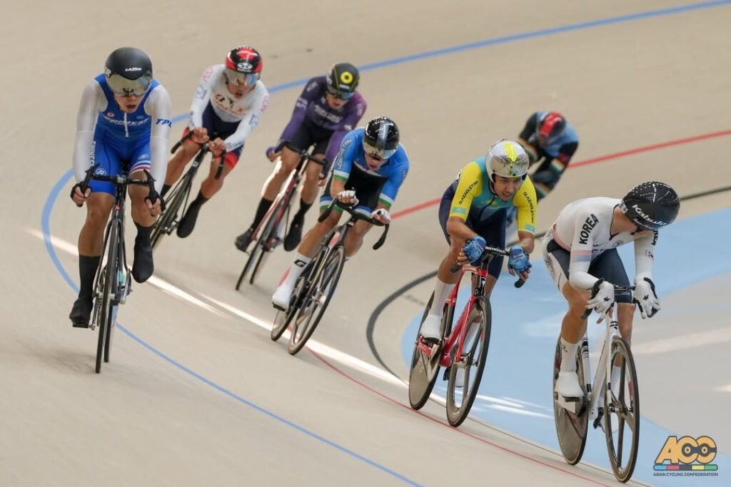 Велосипедист Алишер Жумакан выиграл серебряную медаль на чемпионате Азии велоспорт