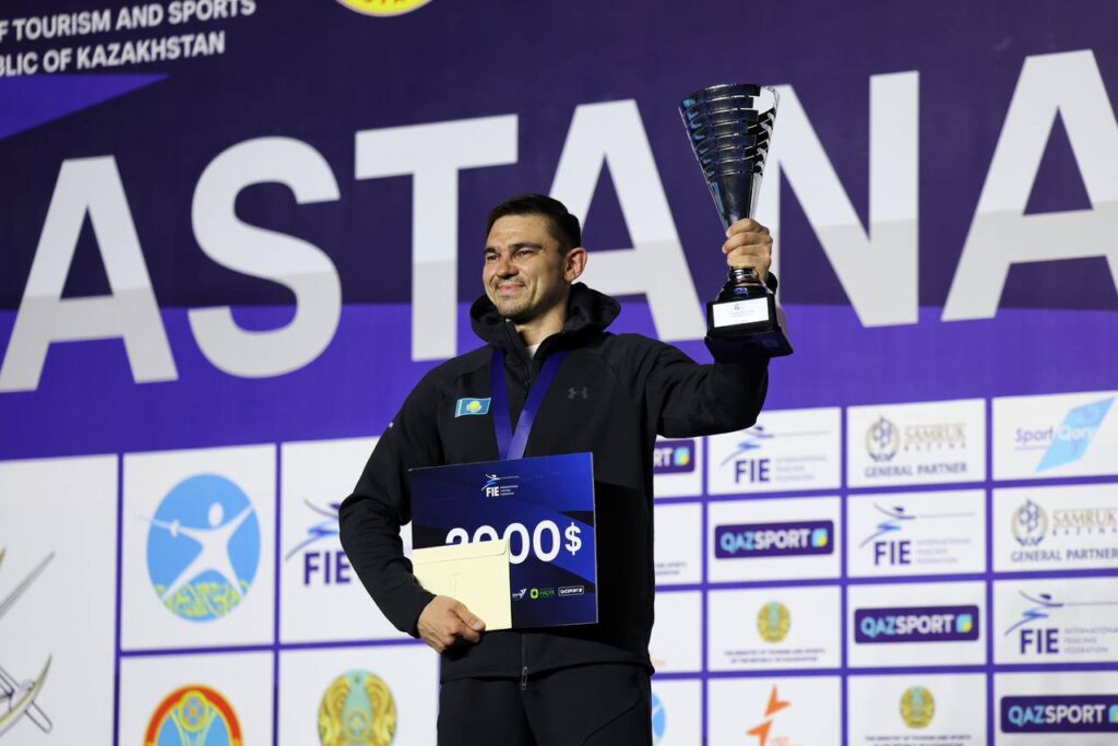 Серебряную медаль завоевал казахстанец на Кубке мира по фехтованию