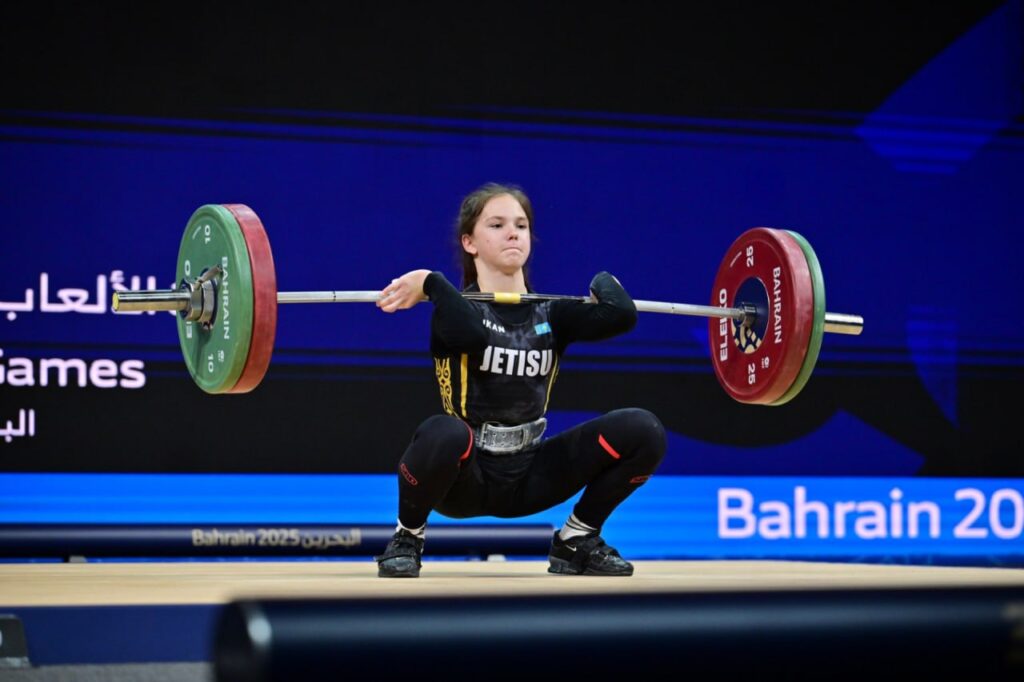 Юная тяжелоатлетка стала чемпионкой Азии и установила рекорды